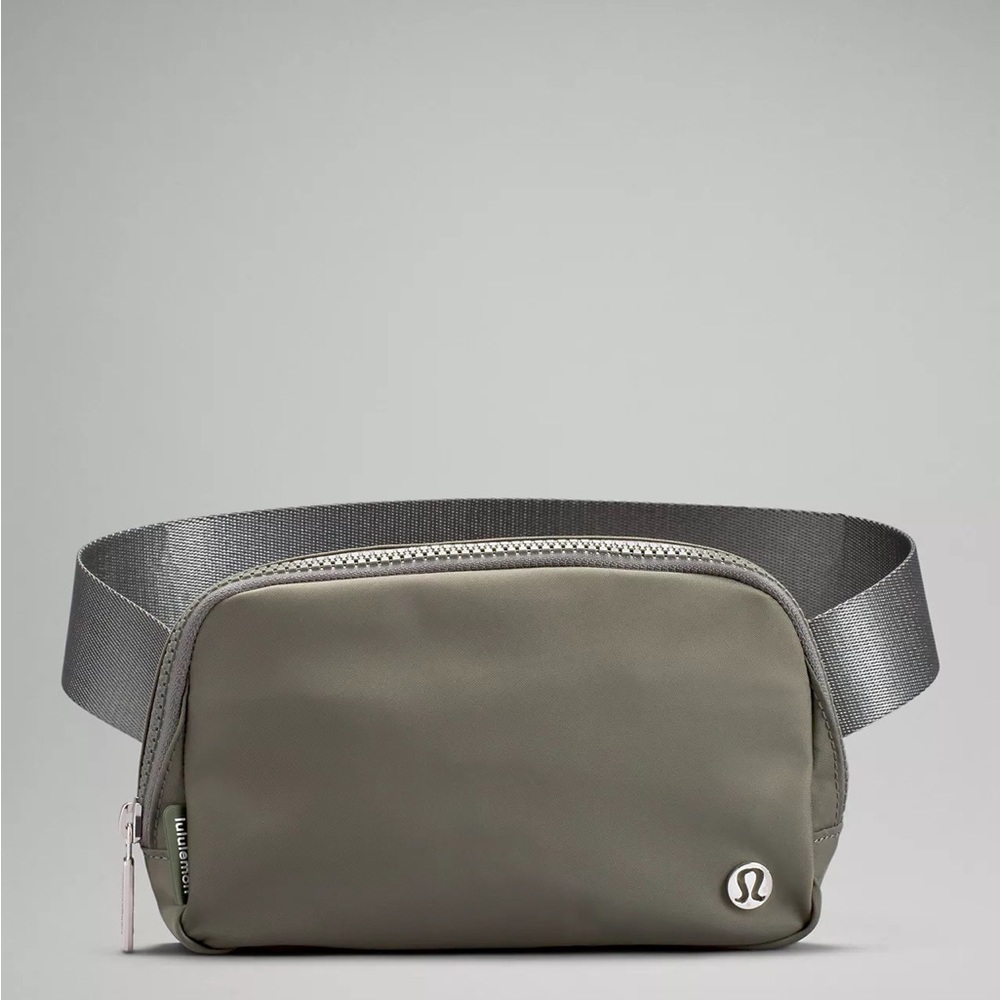 NWT Lululemon Everywhere Belt Bag Gray Sage 1L